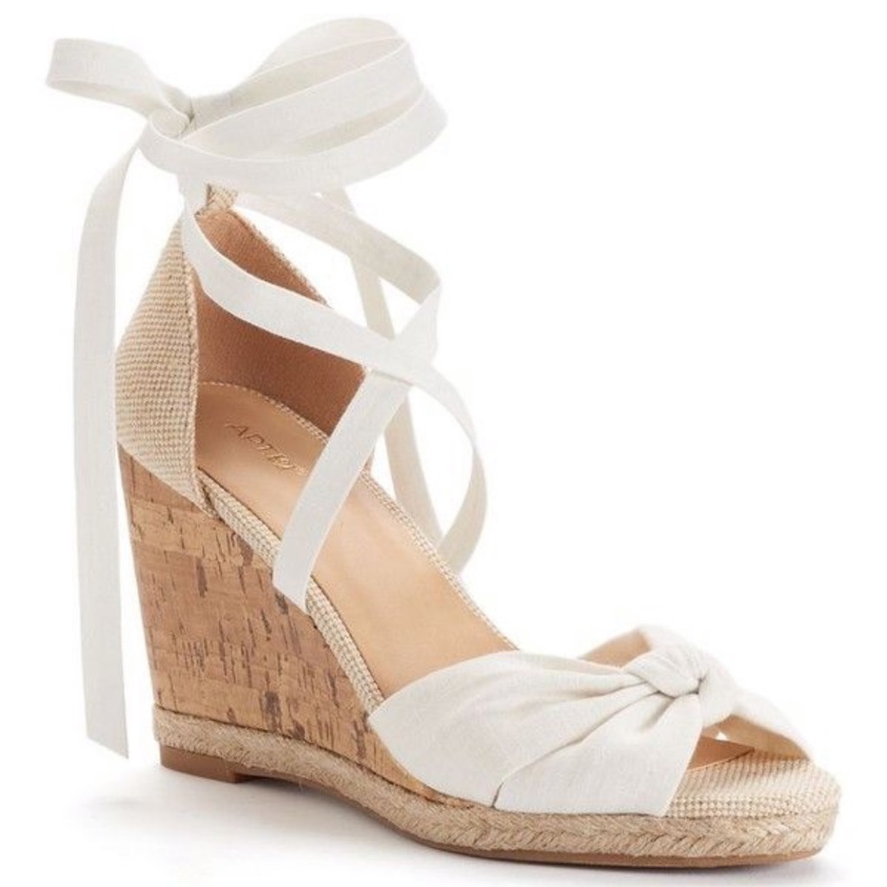 Apt 9 Wedge